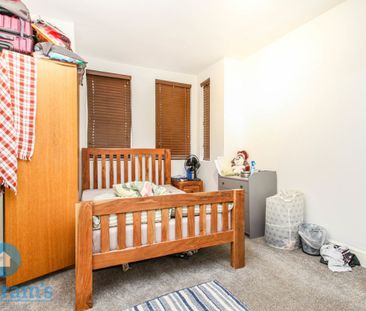 2 bed Flat for Rent - Photo 2