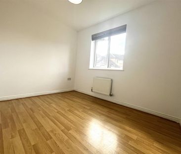 3 Bedroom Maisonette To Let - Photo 5