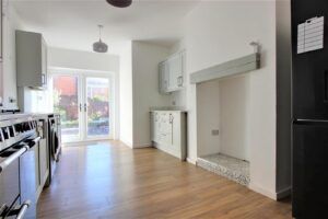 3 BEDROOM House - Mid Terrace - Photo 3