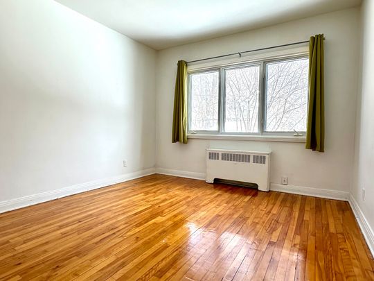 73 Av. Dahlia - Photo 1