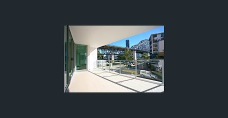 Have Christmas drinks on the balcony while enjoying the Story Bridge Christmas lights then catch the kitty cat to the CBD for dinner! - Photo 4