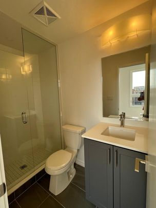 For Lease - 16 Lytham Grn Circle Unit# 17, Newmarket, Ontario - Photo 1