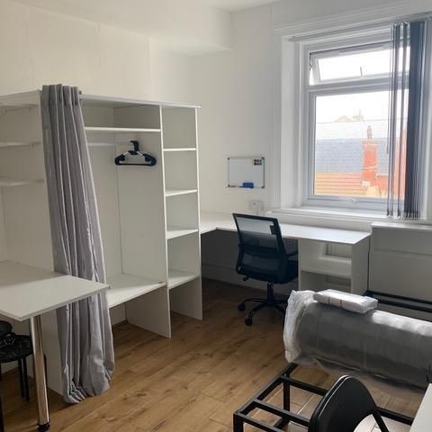 Studio to rent - Photo 1