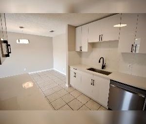 2 Bed 1 Bath Townhouse Balcony South Edmonton - Photo 2