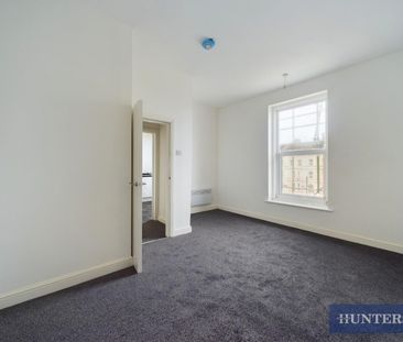 2 bedroom Flat To Let - Photo 1