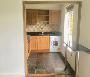 Spacious 1 Bedroom Flat in Prime Location, Worcester Park - Photo 5