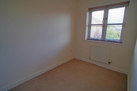 2 bedroom semi-detached house to rent - Photo 3