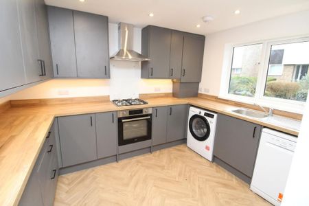 4 bedroom terraced house to rent - Photo 3