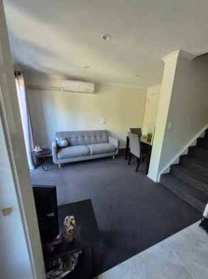 Central Furnished 3 bedroom (en suite) Townhouse - Photo 1