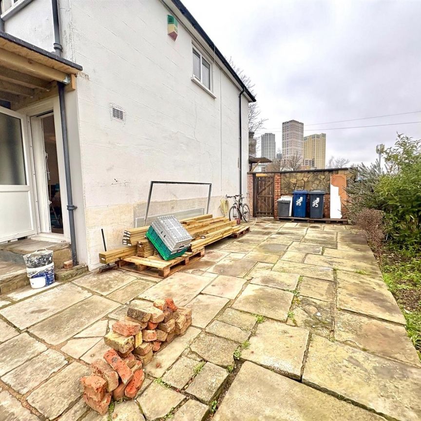 Acton, London - Photo 1