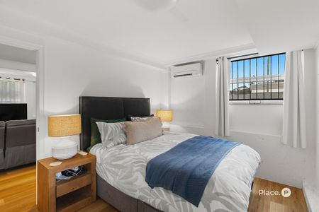 Family Home in a Quiet Yeronga Pocket - Photo 5