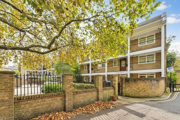 Windsor Gardens, Little Venice, W9 - Photo 1