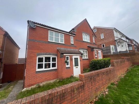 Hedging Lane, Wilnecote, Tamworth - Photo 1