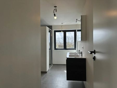 Duplex appartement met vier slaapkamers en ruim terras - Photo 2