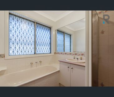 15 Edgewood Road, Roxburgh Park, Vic 3064 - Photo 5
