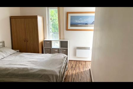 Room in a Shared Flat, Trinity Court, M15 - Photo 4