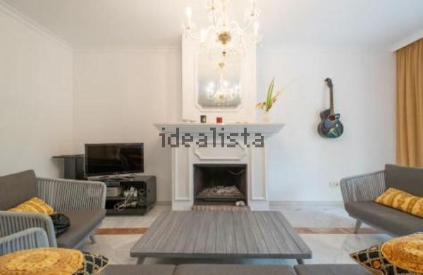 Alquiler de chalet adosado en Lugar Urbanizacion Lomas de Marbella Club - Photo 1