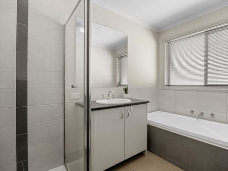 Low Maintenance Living & Close to La Trobe University - Photo 5