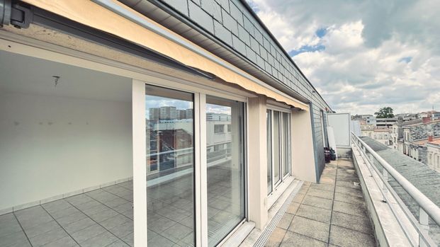 A LOUER APPARTEMENT 4 PIECES AVEC BALCON - SECTEUR BORDEAUX ST SEURIN / MERIADECK - Photo 1