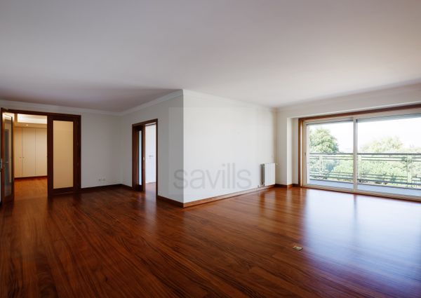 Apartamento T3+1 para arrendar em condomínio fechado na Foz