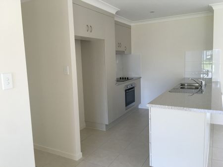 Charming lowset family home! - Photo 2