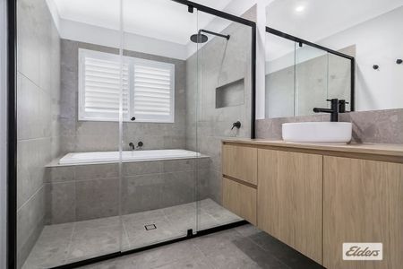 Modern 4-Bedroom Family Home - all the comforts and plenty of shine - Photo 5