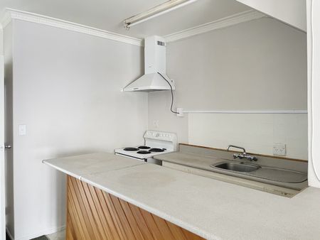 Convenient Terrace Living - Photo 2