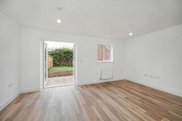 Rowland Way, Exeter, EX2 - Photo 1