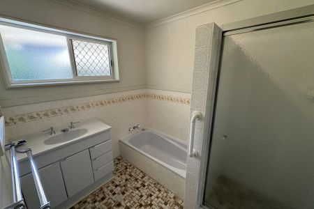 TWO LEVEL FAMILY HOME READ TO RENT - Photo 2