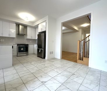 For Lease - 10 Richard Boyd Drive, East Gwillimbury, Ontario - Photo 3