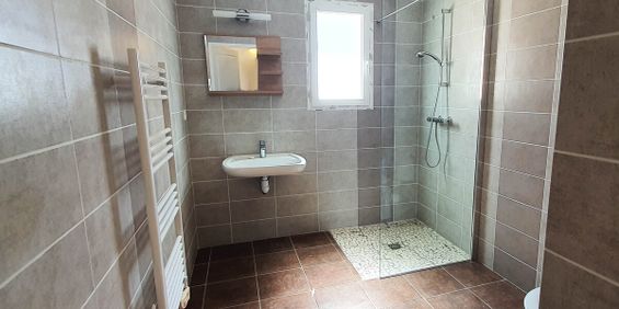 Location Appartement 1 pièce 36m² SIX FOURS LES PLAGES 83140 - Photo 3