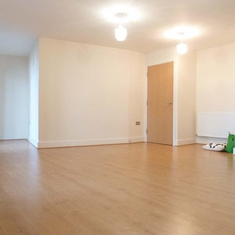 Chelsea Court, 2a The Parade, Epsom, Surrey, KT18 5FE - Photo 1