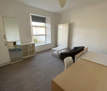 3 bedroom apartment to rent - Photo 1