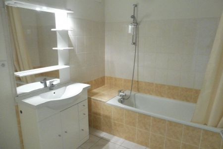 Location Appartement 3 pièces 84m² ANGOULEME 16000 - Photo 3