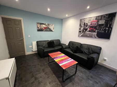 252 Dawlish Road - Photo 2