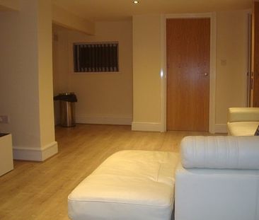2 Bed Student flat Fallowfield Manchester - Photo 2