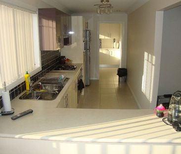 4 bedroom home!!! - Photo 2