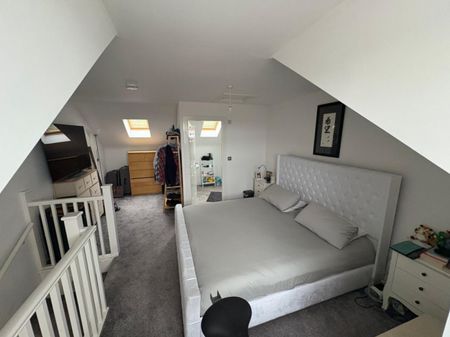 3 bed Town House - To Let - Photo 5