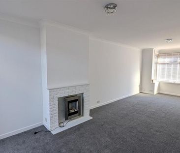3 bedroom detached house to rent - Photo 2