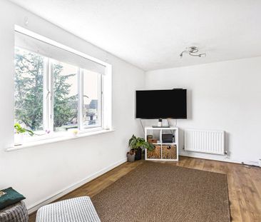 Mead Court, Egham, Surrey, TW20 8XF - Photo 1