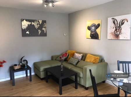 2 bedroom flat to rent - Photo 2