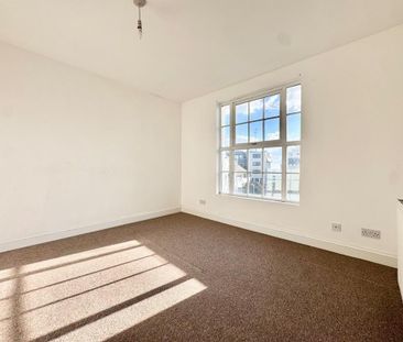 4 bedroom end of terrace house to rent - Photo 5