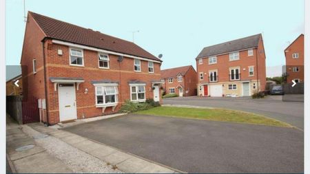 3 bedroom semi-detached house to rent - Photo 2