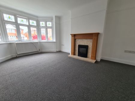 4 bedroom semi-detached house to rent - Photo 4