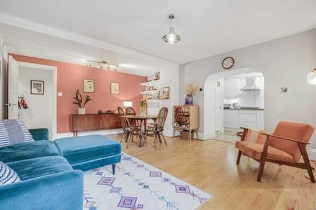 Royal Drive, New Southgate, N11 - Photo 3