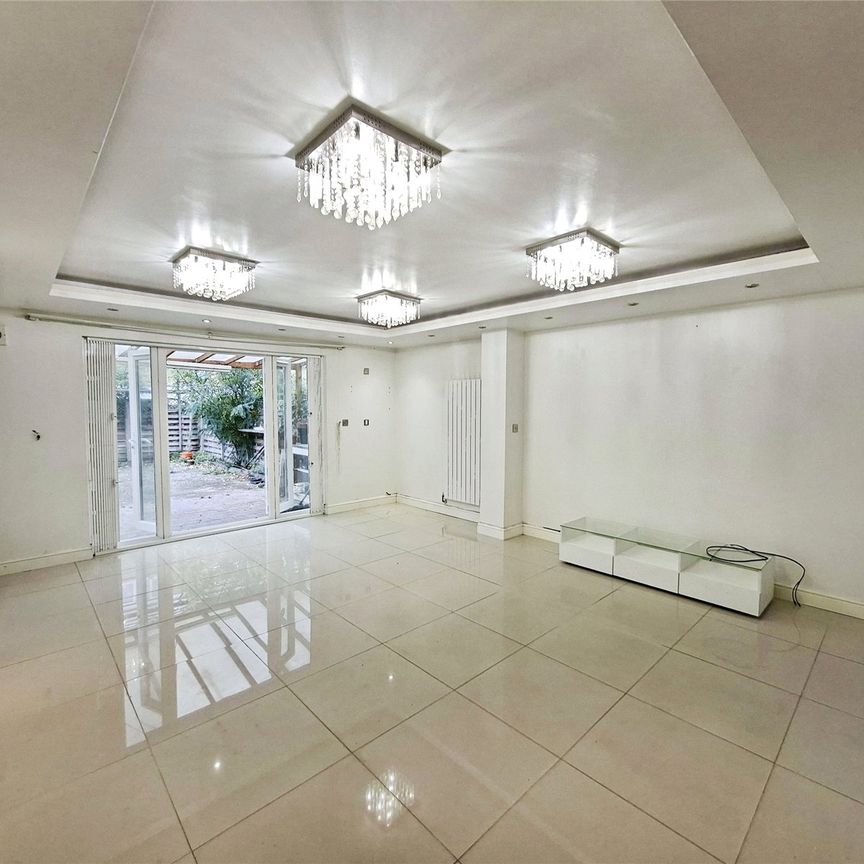 Edgar Wallace Close, London, SE15 6HJ - Photo 1