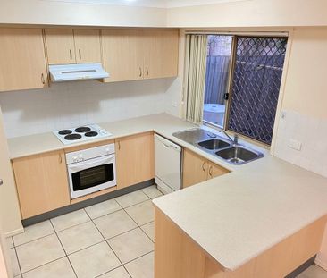 11/25 Lang Street Sunnybank Hills, Excellent Location Luxury townhouse - Photo 4