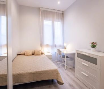 Calle de Guzmán el Bueno, Madrid, Community of Madrid 28015 - Photo 3