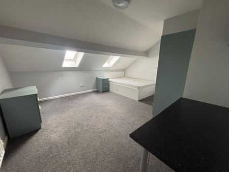 8 bedroom house to rent - Photo 2