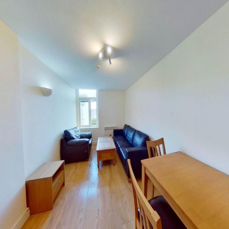 3 bedroom flat to rent - Photo 1